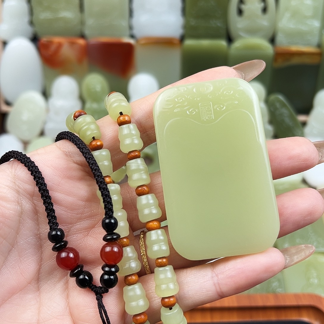 果绿色平安无事牌