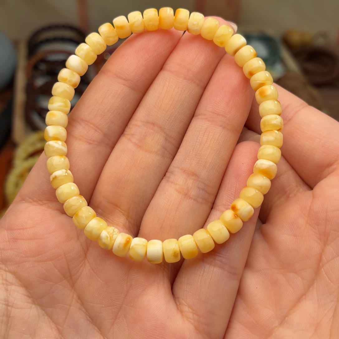 赶***家蜜蜡未镶嵌手串6.1mm