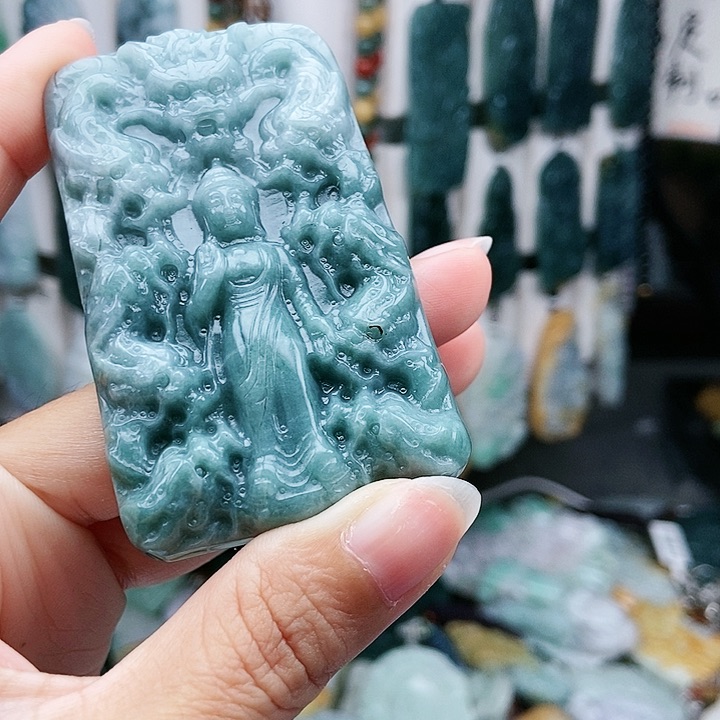 颈饰足铂镶嵌翡翠伦****哥翡翠