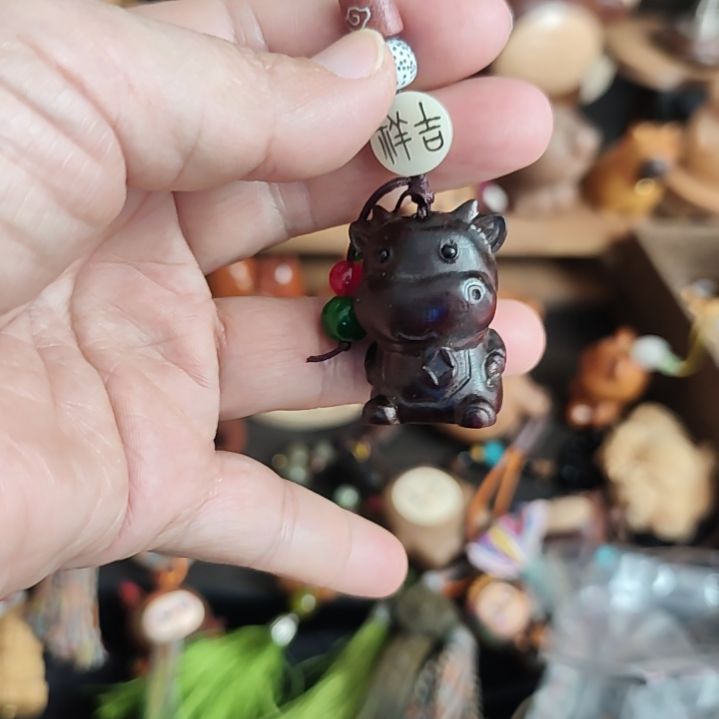 木质类檀木生肖牛挂件