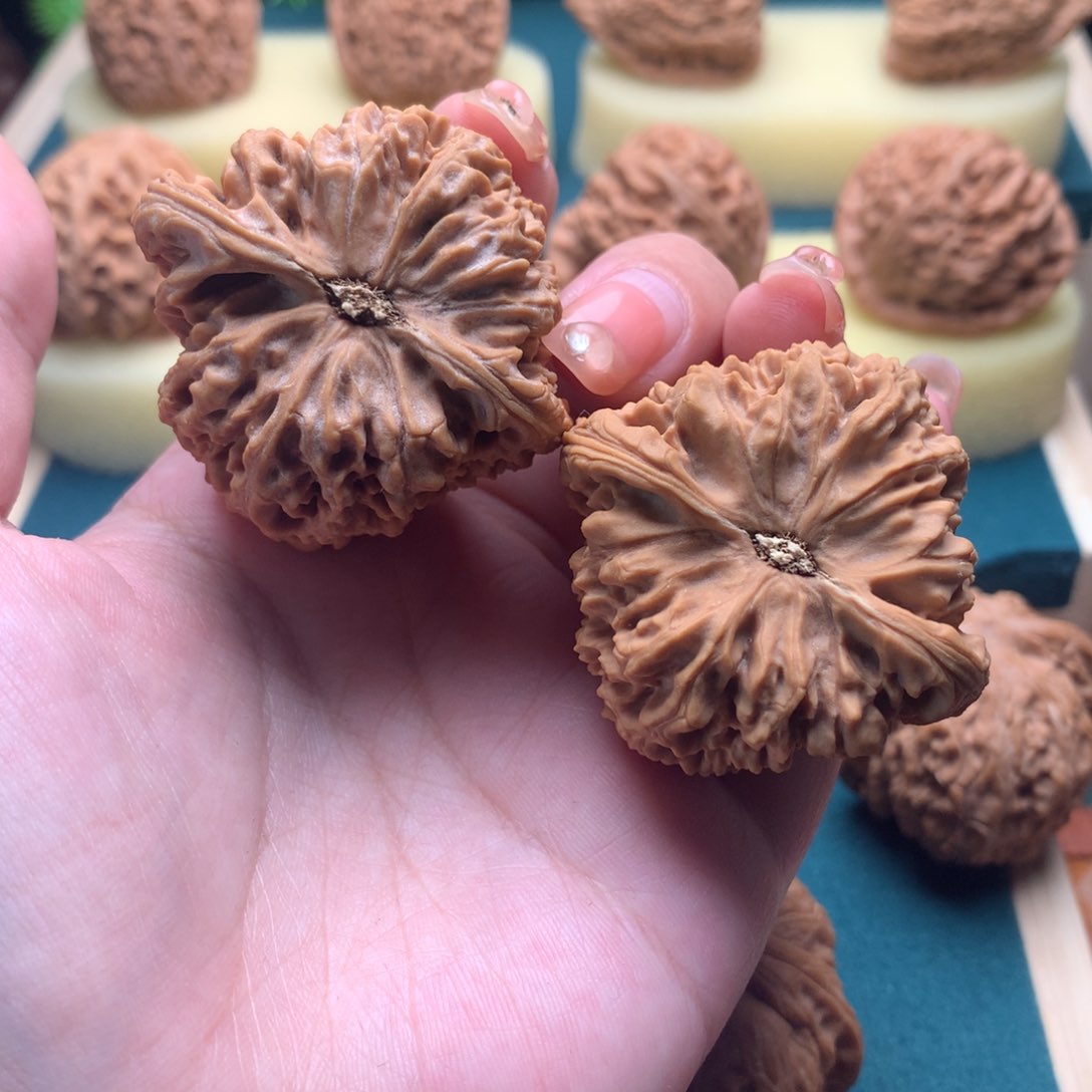 文玩核桃吊坠不***遇南疆石