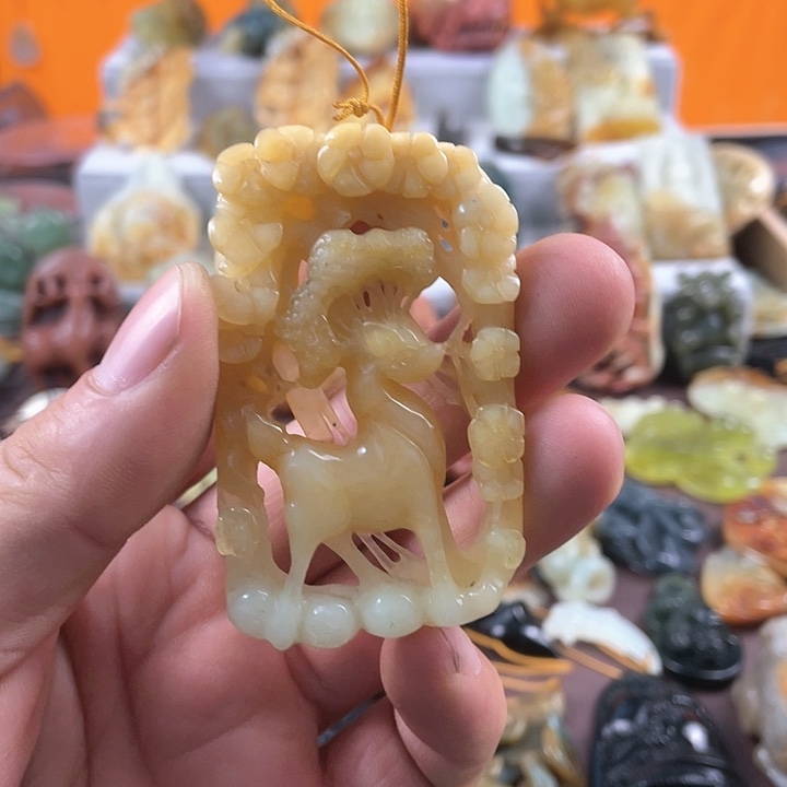 蛇纹石玉颈饰未镶嵌