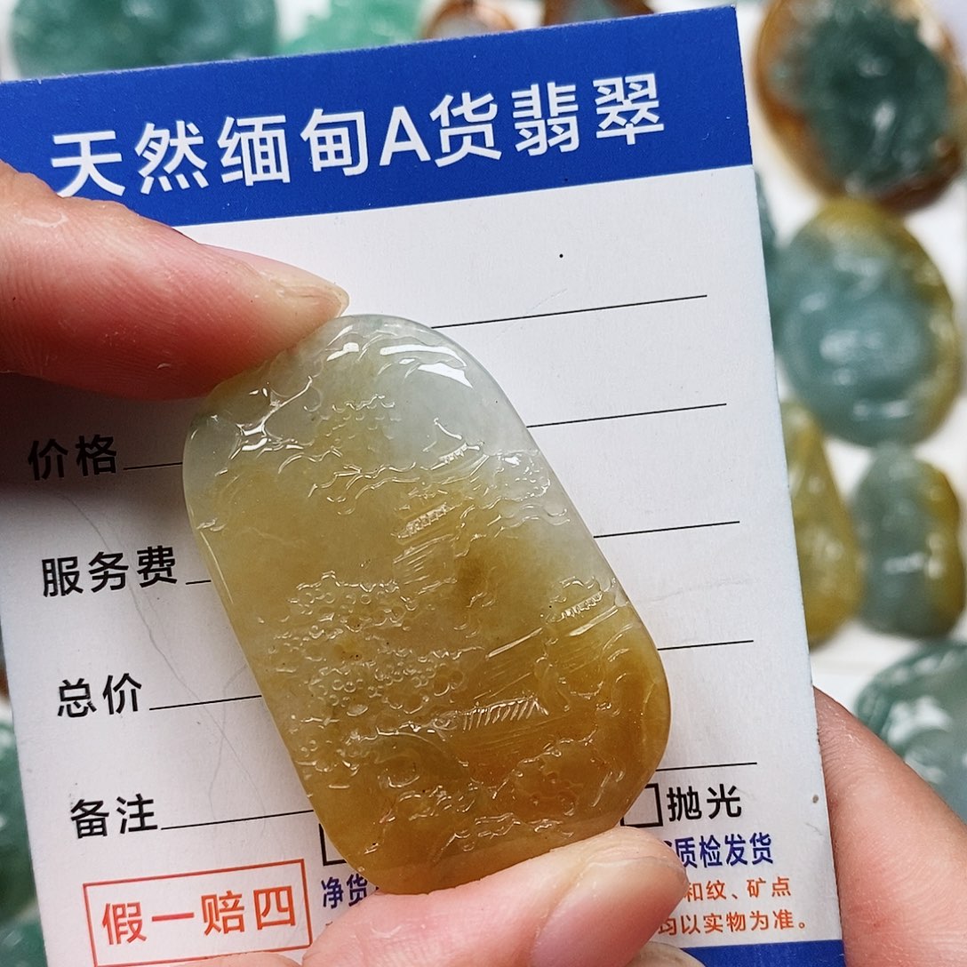 翡翠未镶嵌颈饰山水