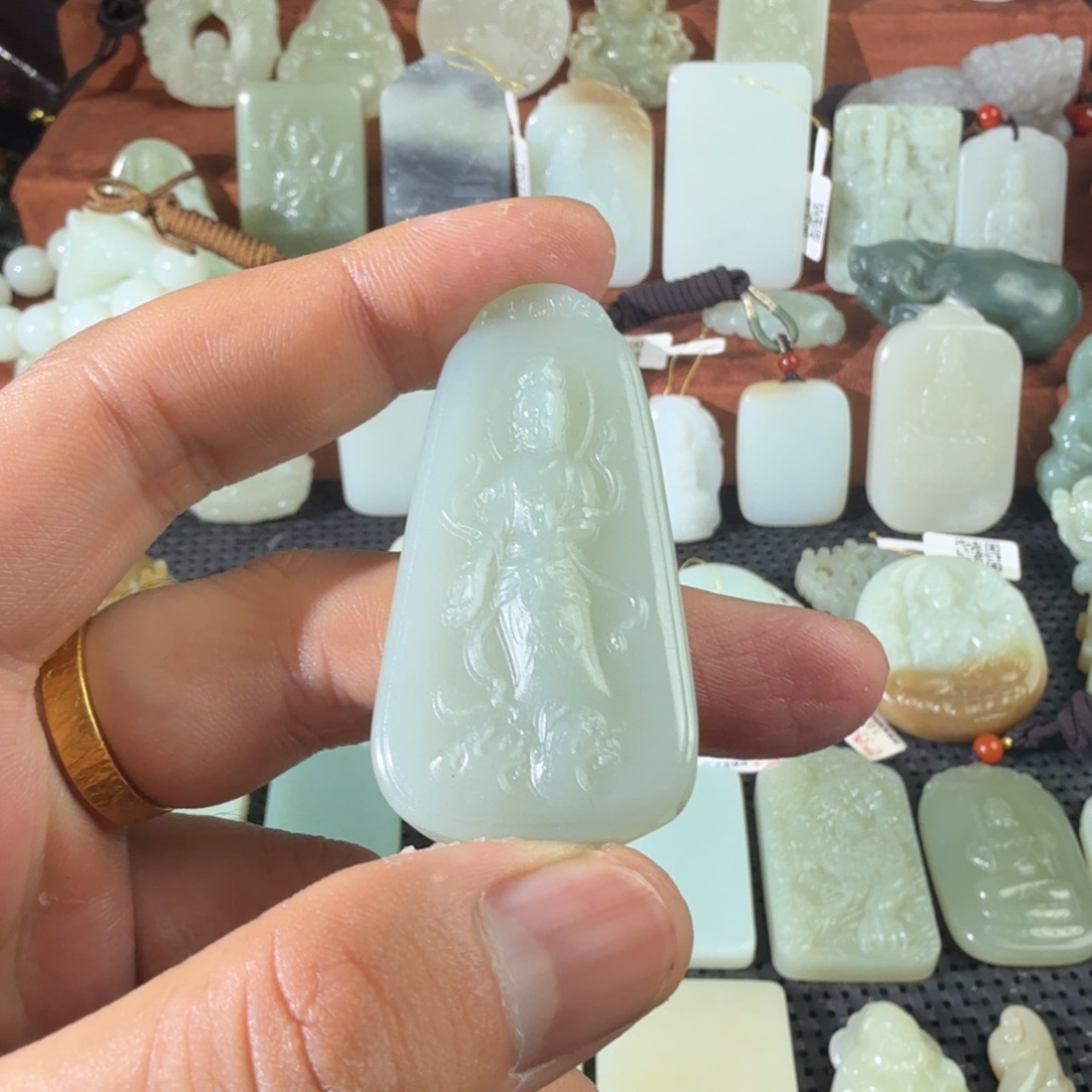 和田玉未镶嵌颈饰