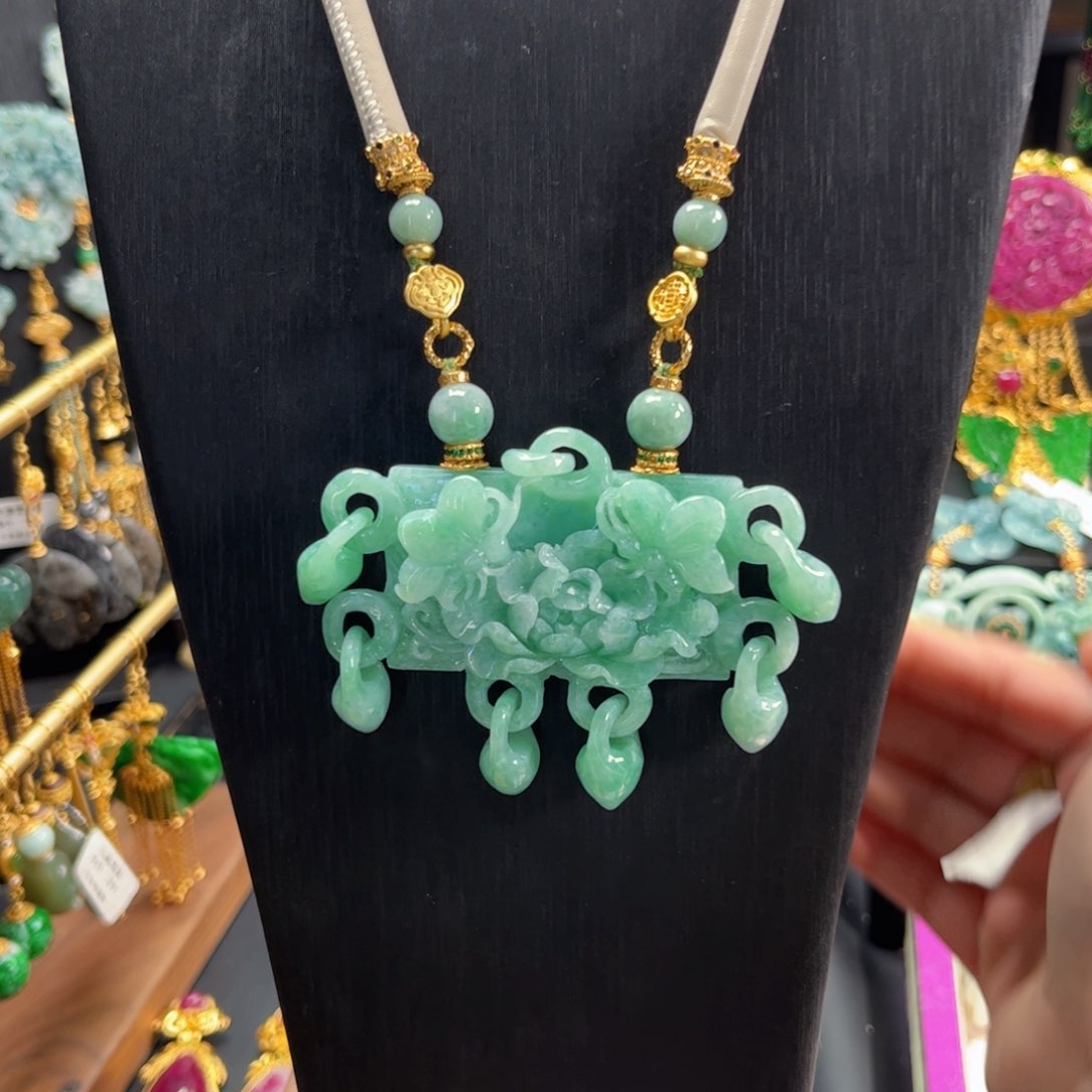 【闪购商品】翡翠颈饰未镶嵌蝶恋花