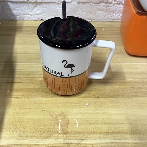 微瑕，不能明火，口径8高度9带盖杯子