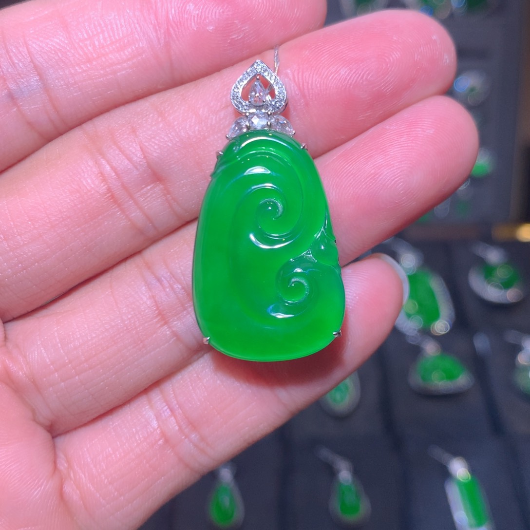 吊坠(不含链)18K金镶嵌翡翠如意