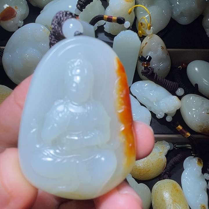 笑***云和田玉未镶嵌车挂