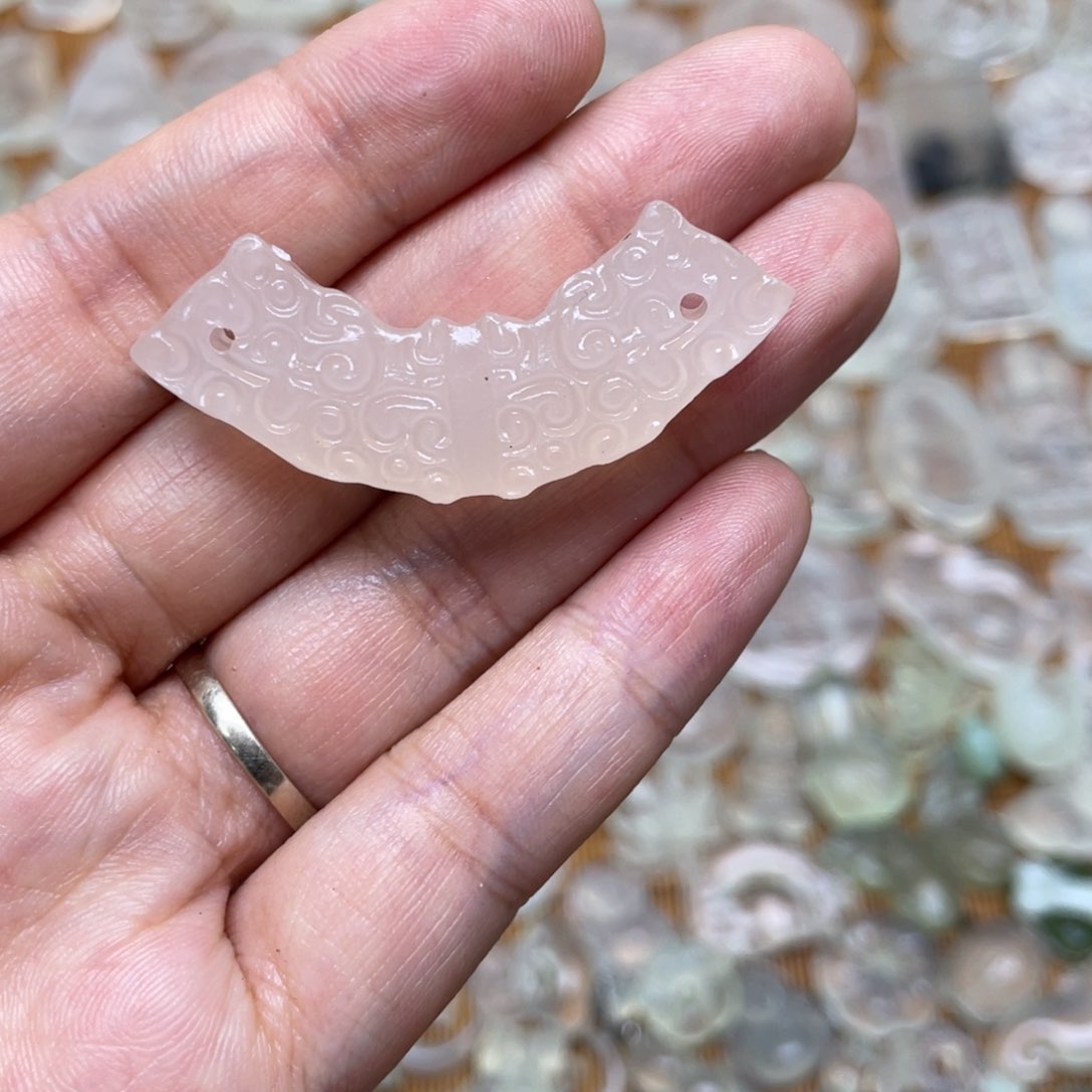 未镶嵌蛇纹石玉颈饰