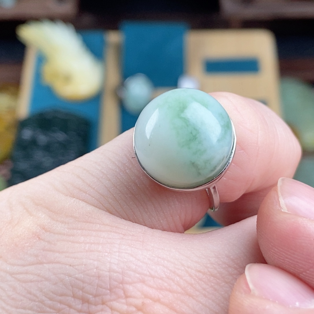 透闪石-蛇纹石玉戒指未镶嵌