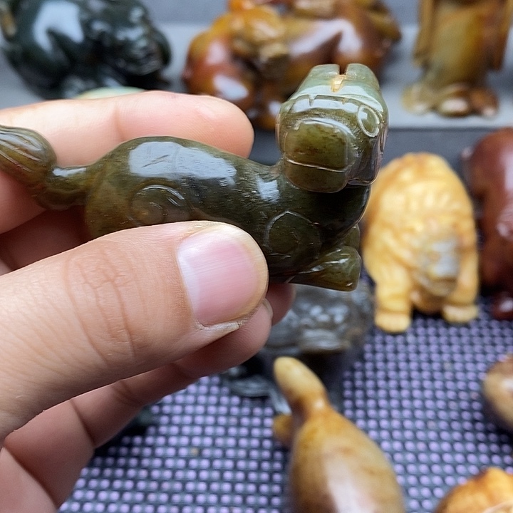 未镶嵌蛇纹石玉颈饰