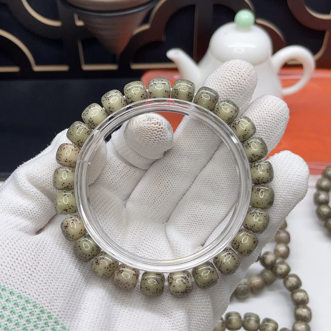 星月菩提吊坠46。9/8绿冰通体留白