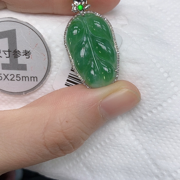 颈饰18K金镶嵌翡翠12345789998