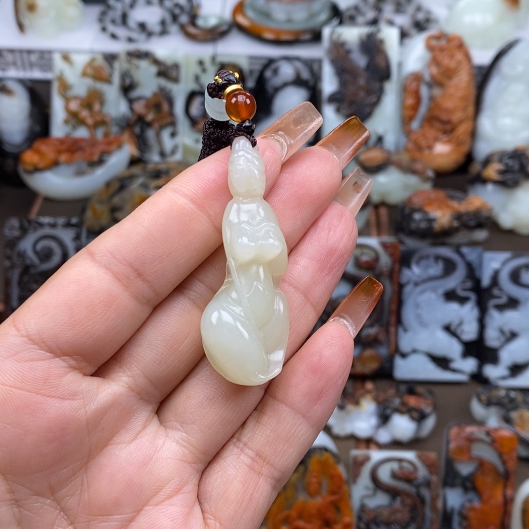 颈饰未镶嵌和田玉