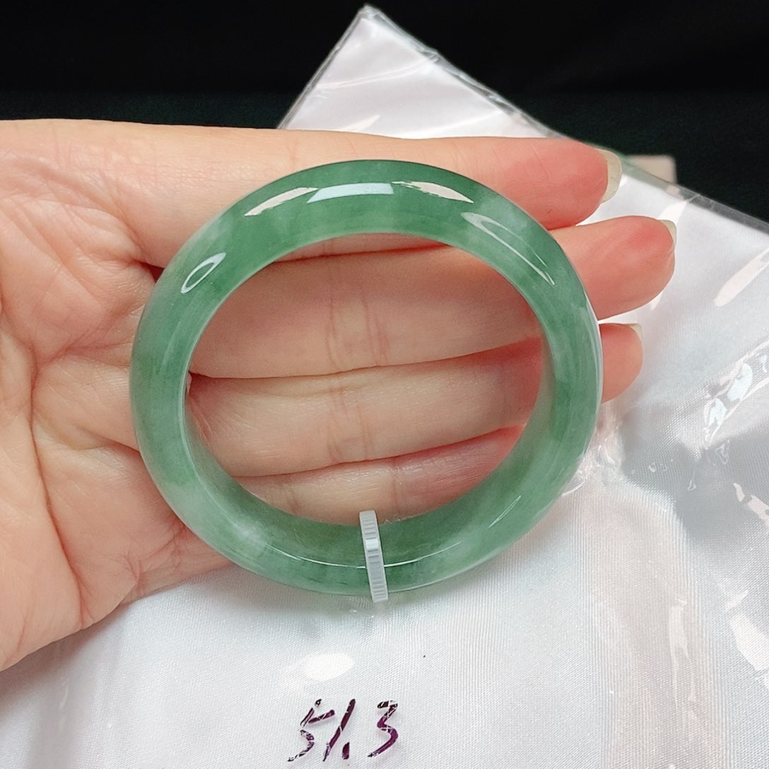 翡翠手镯未镶嵌正