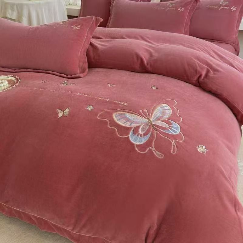 蝴蝶款高克重牛奶绒刺绣四件套宽边床上一字绣
