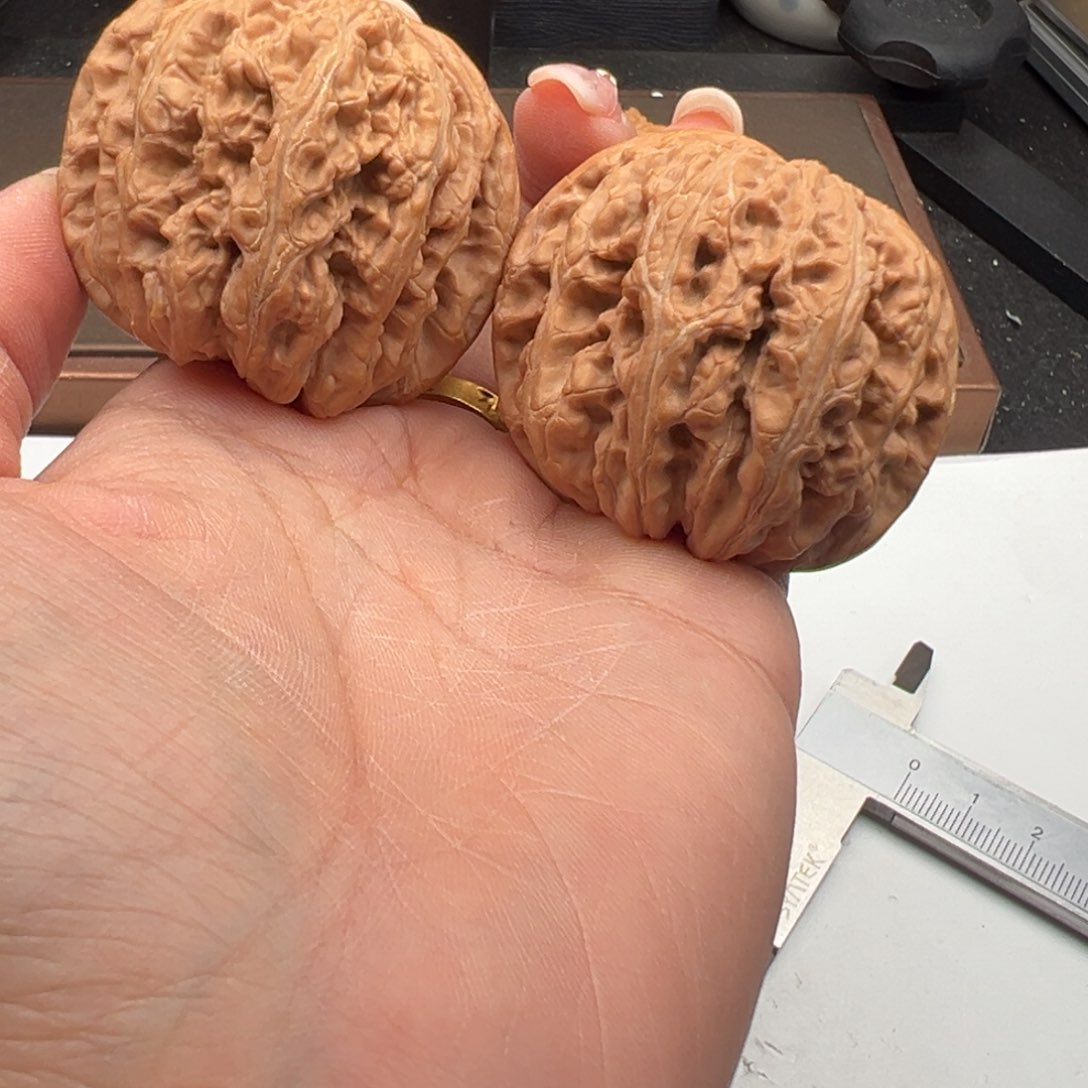 文玩核桃把件粗筋48