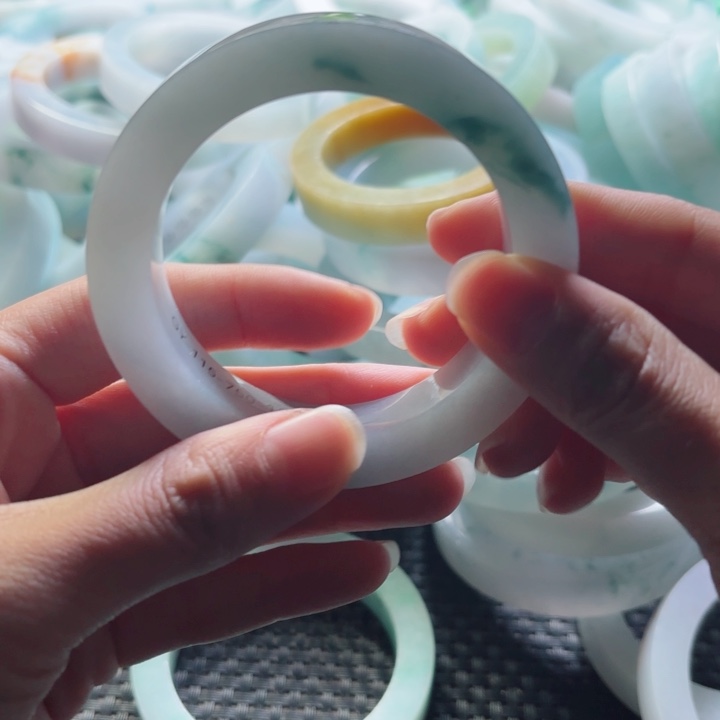 顺***章定制翡翠未镶嵌不退不换