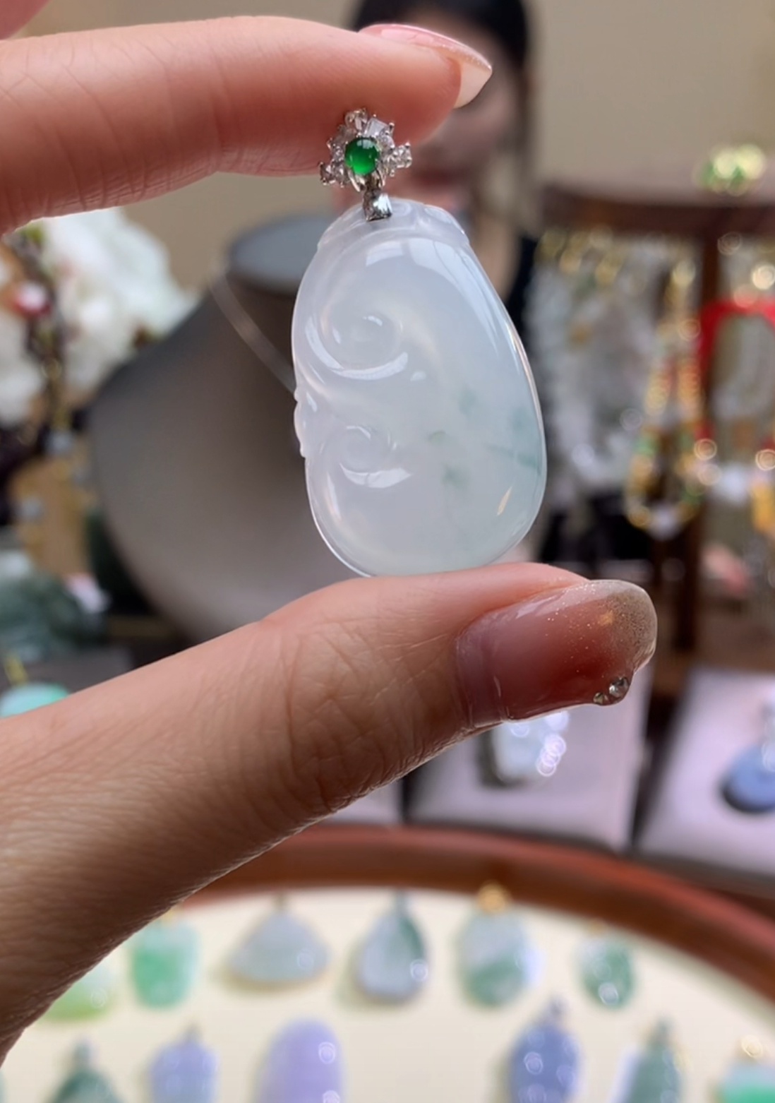 天然A货翡翠吊坠