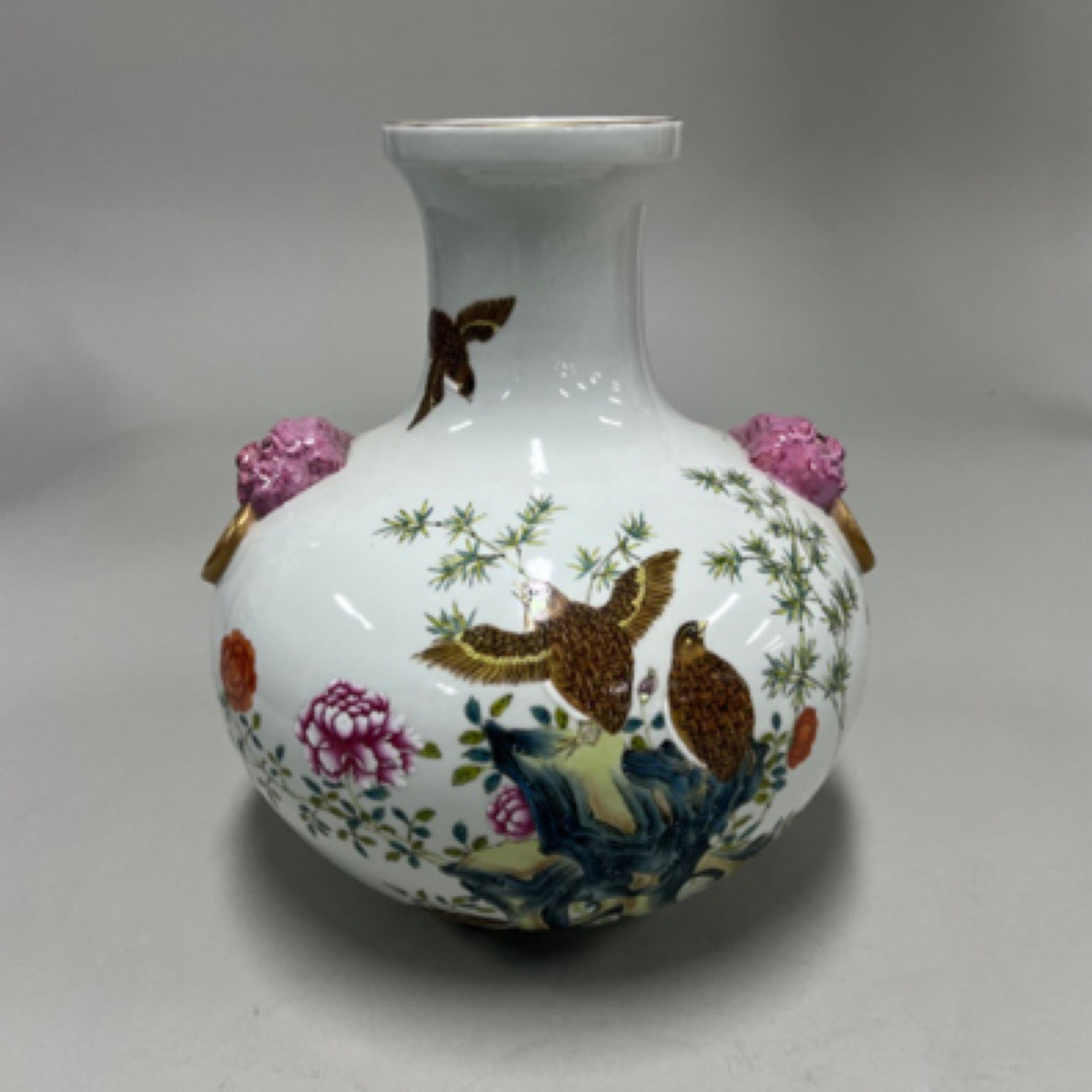 清 粉彩安居乐业纹兽耳尊