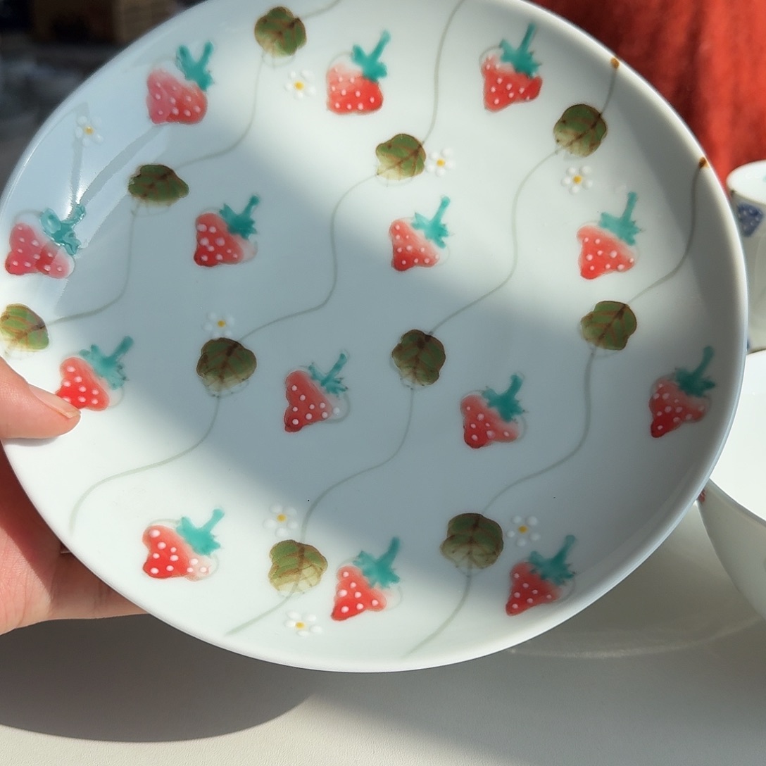 瓷片德七窑18厘米圆盘草莓