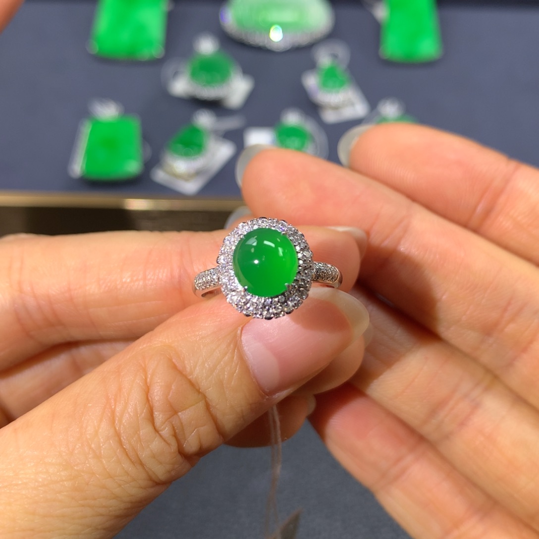 翡翠戒指18K金镶嵌翡翠