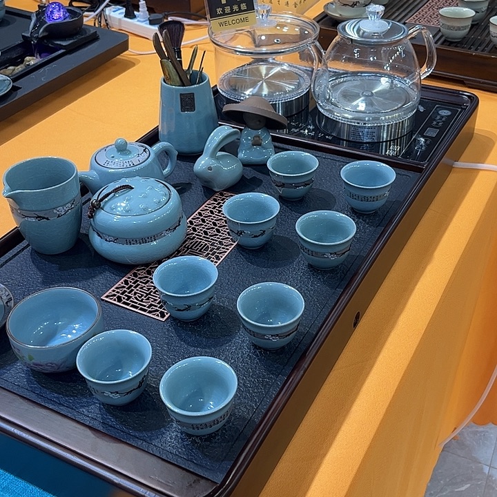 茶盘厂东坡……在下楼梯下