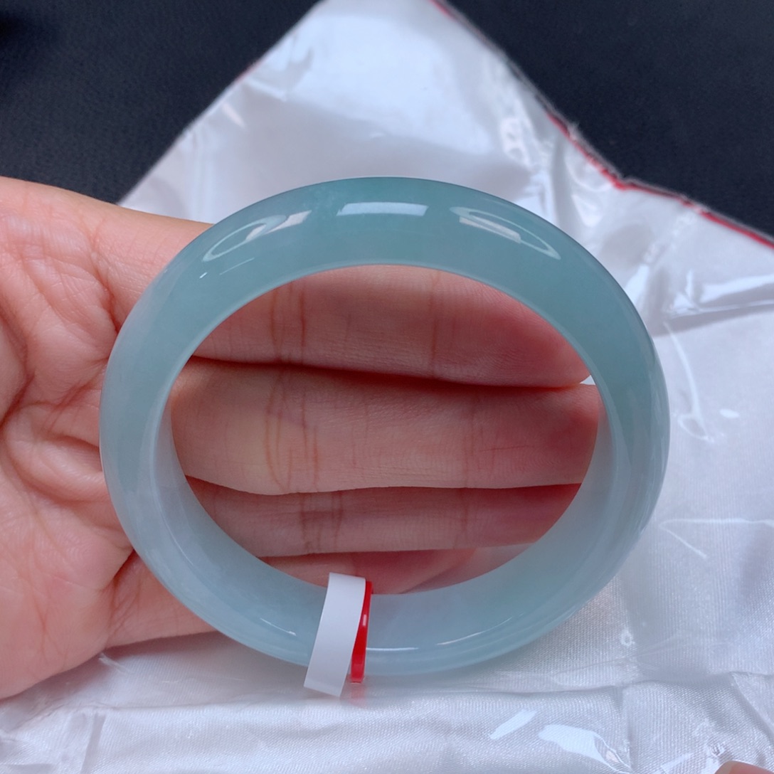 翡翠手镯未镶嵌天然