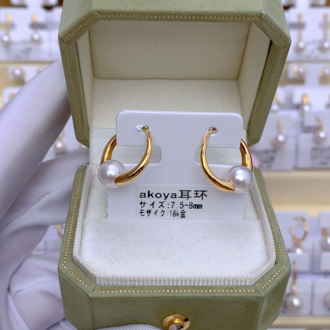 18K金镶嵌海水珍珠耳饰