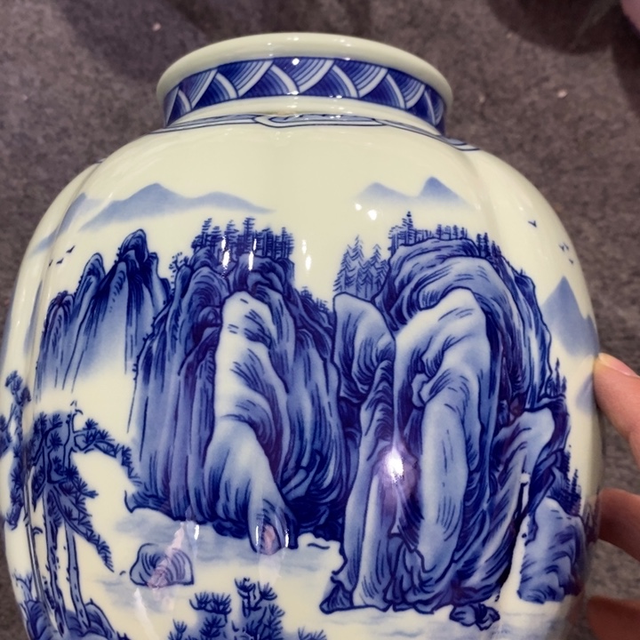 摆件瓷绿稀土青花山水大罐子