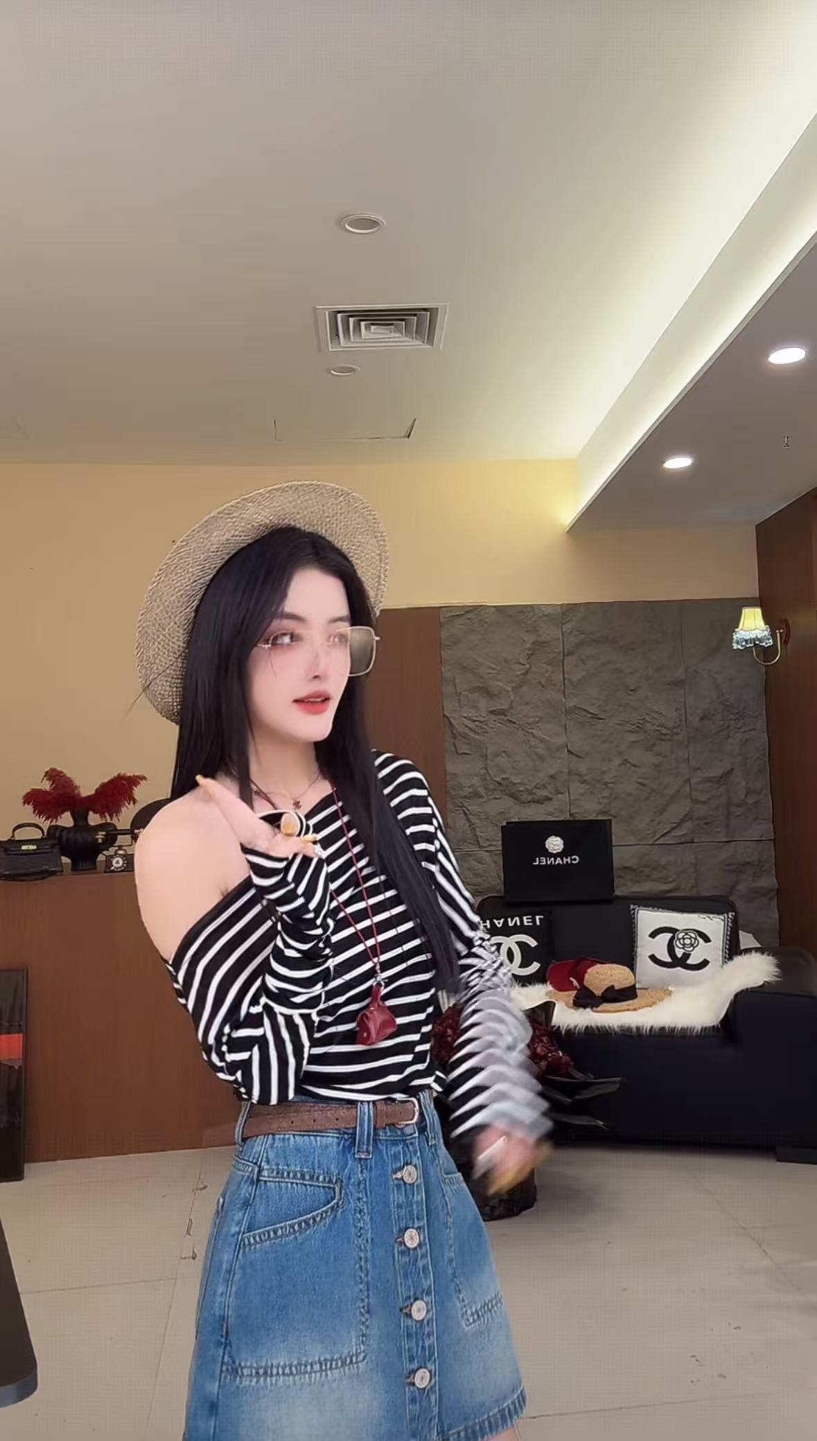 MEIDOU-【一字肩条纹罩衫】长袖打底显瘦黑白时尚百搭露肩