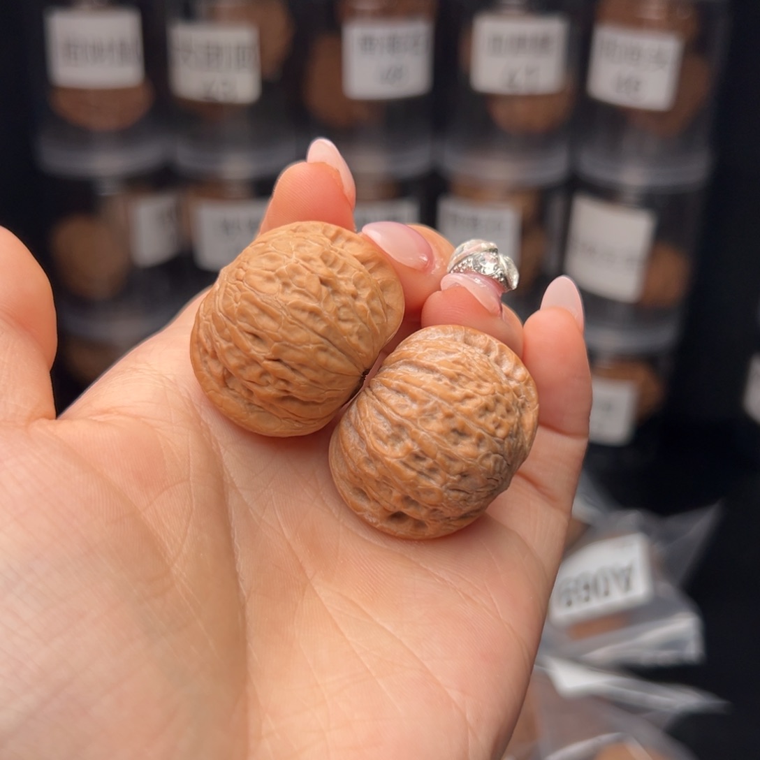 文玩核桃吊坠舞*婷铁锤