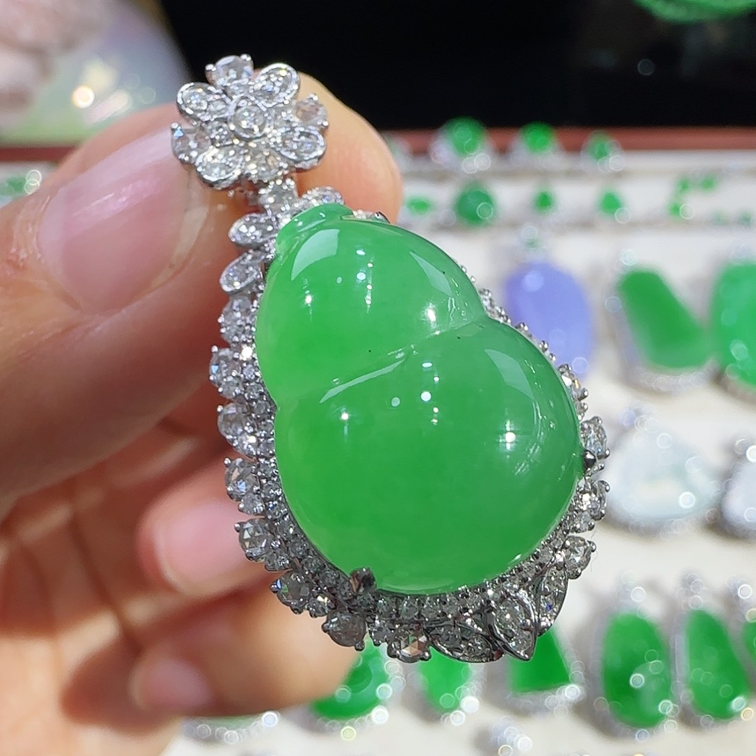 翡翠吊坠(不含链)18K金镶嵌