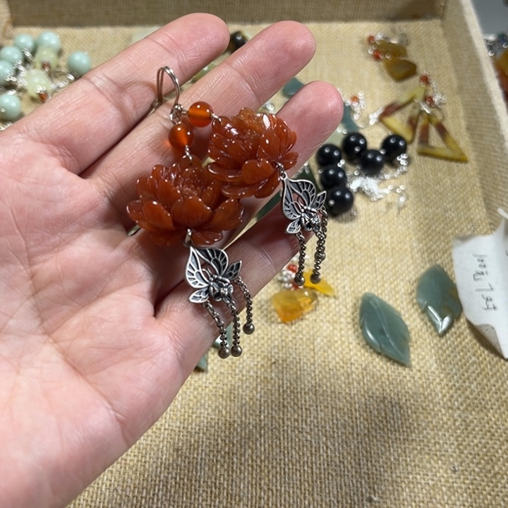 蛇纹石玉耳饰未镶嵌