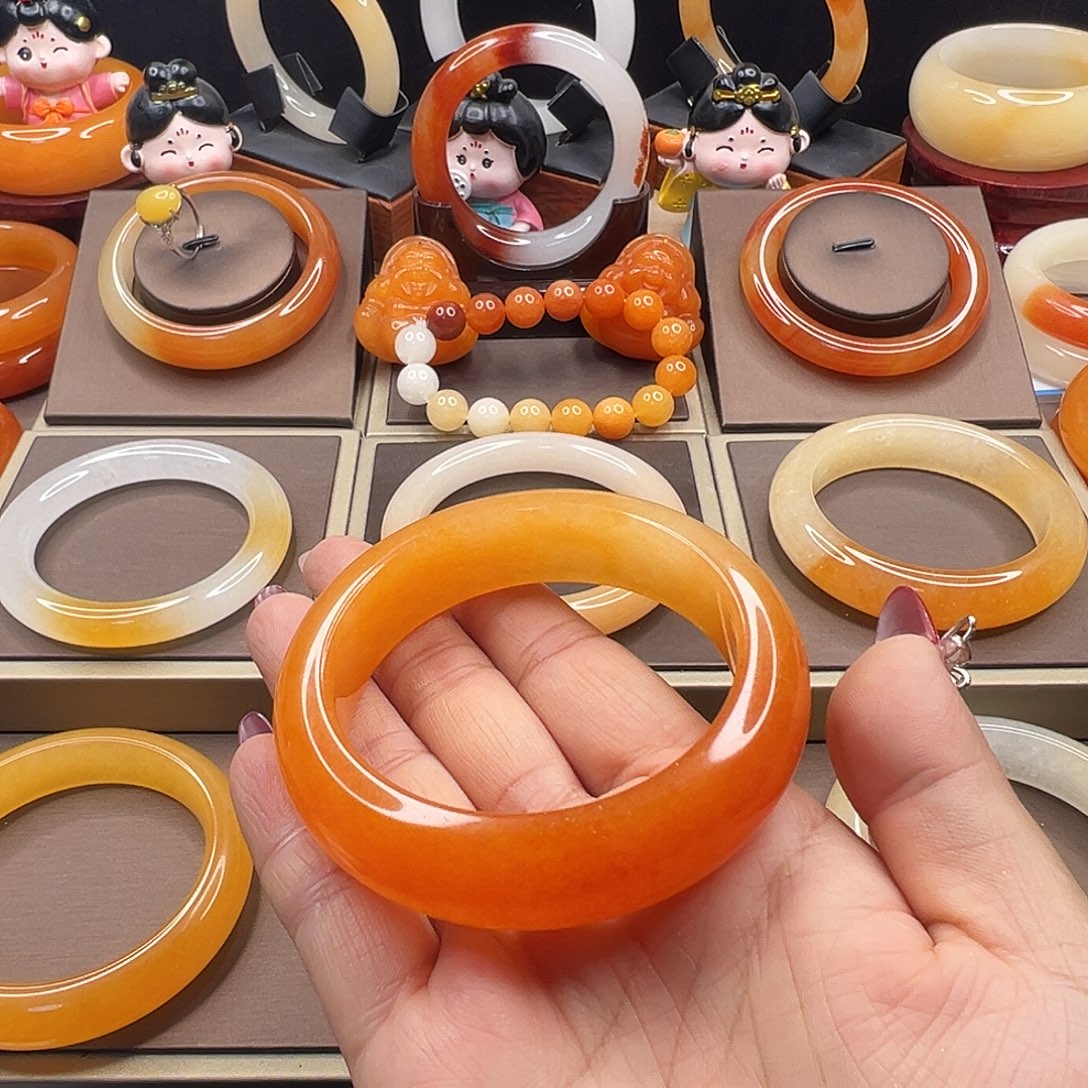 石英质玉（黄龙玉）未镶嵌手镯包容福利57.4