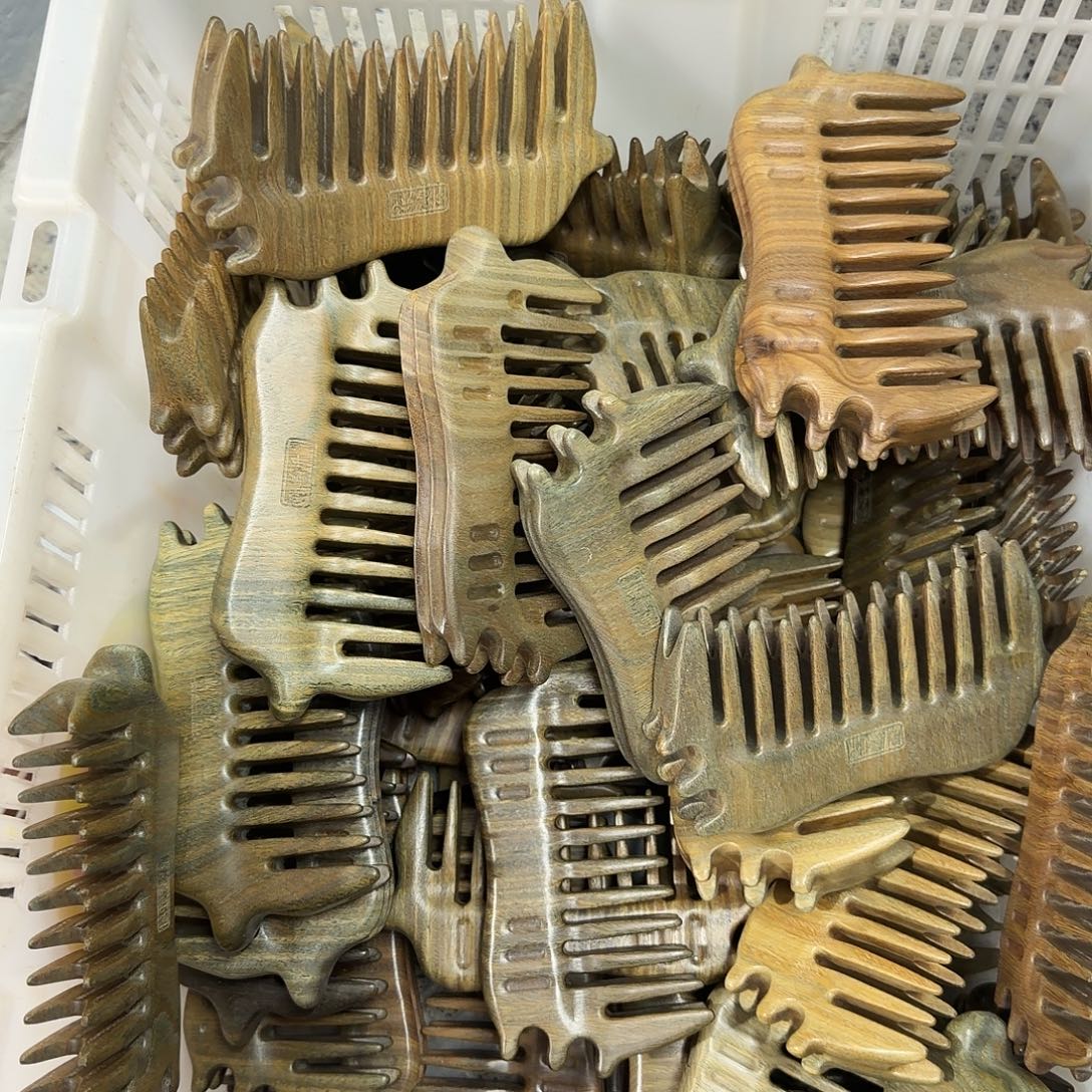 绿檀木猪猪梳子瑕疵大