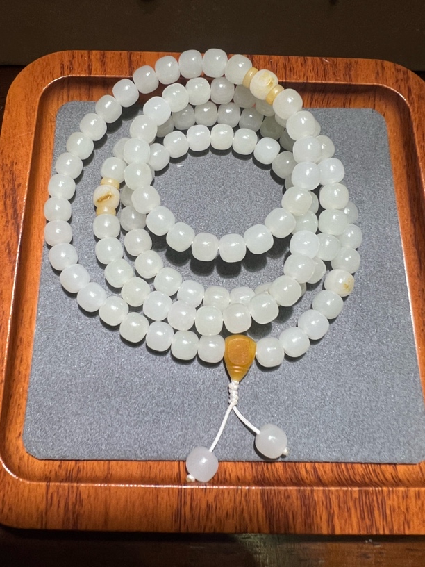 新疆和田玉项链7乘8，黄白，洒金皮
