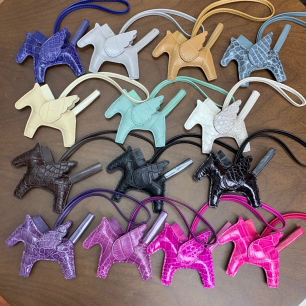 全鳄鱼手缝小马挂饰