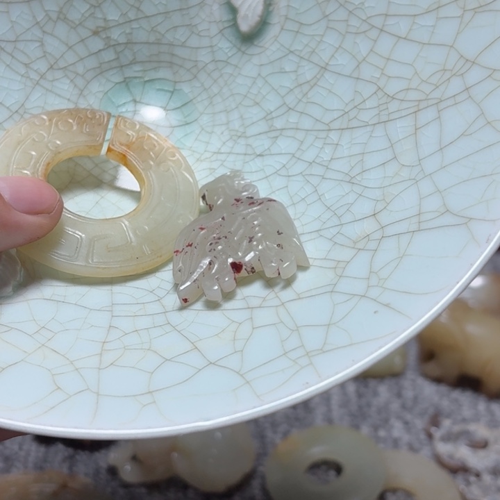 用***8瓷片双鱼青瓷开片大碗