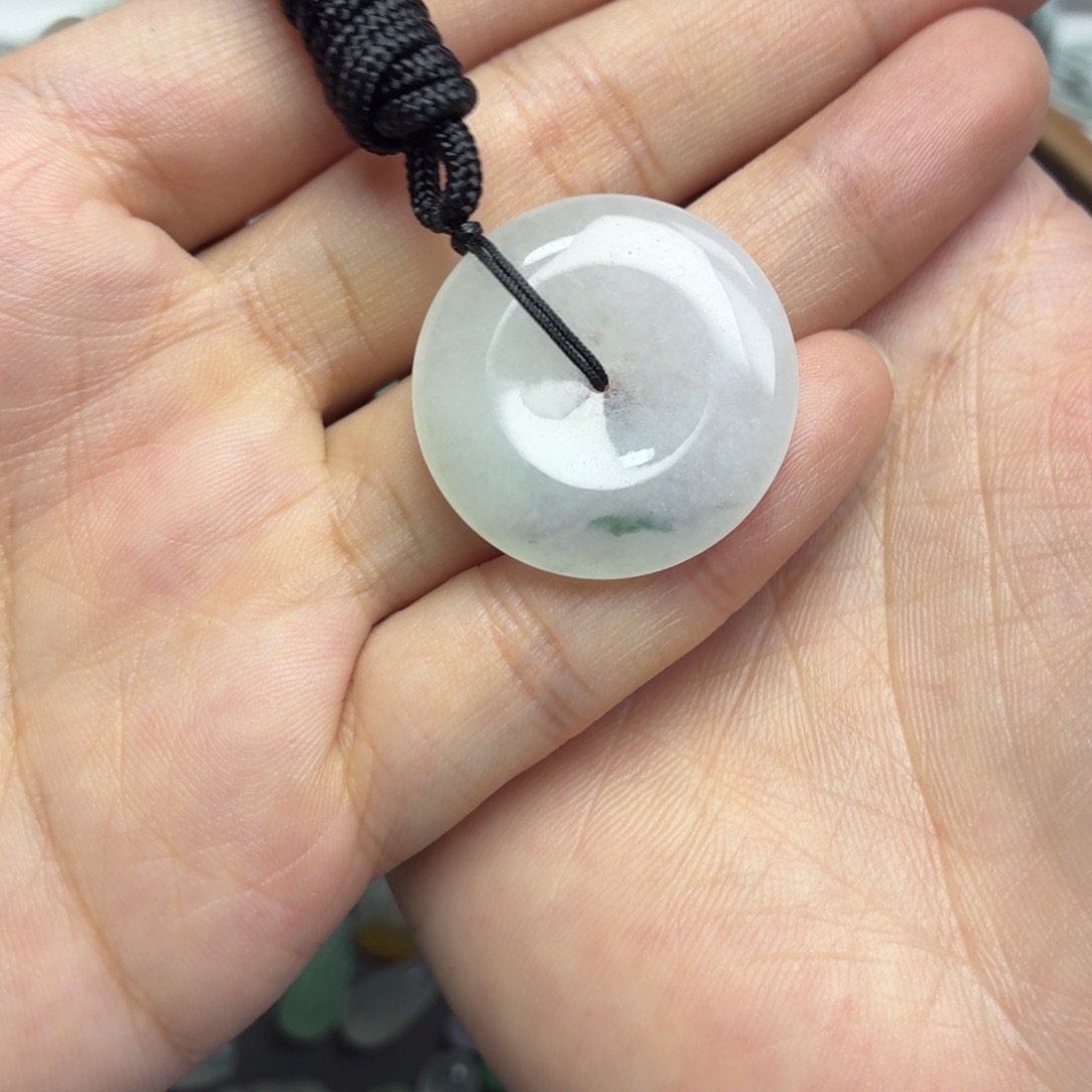 翡翠未镶嵌颈饰飘花扣