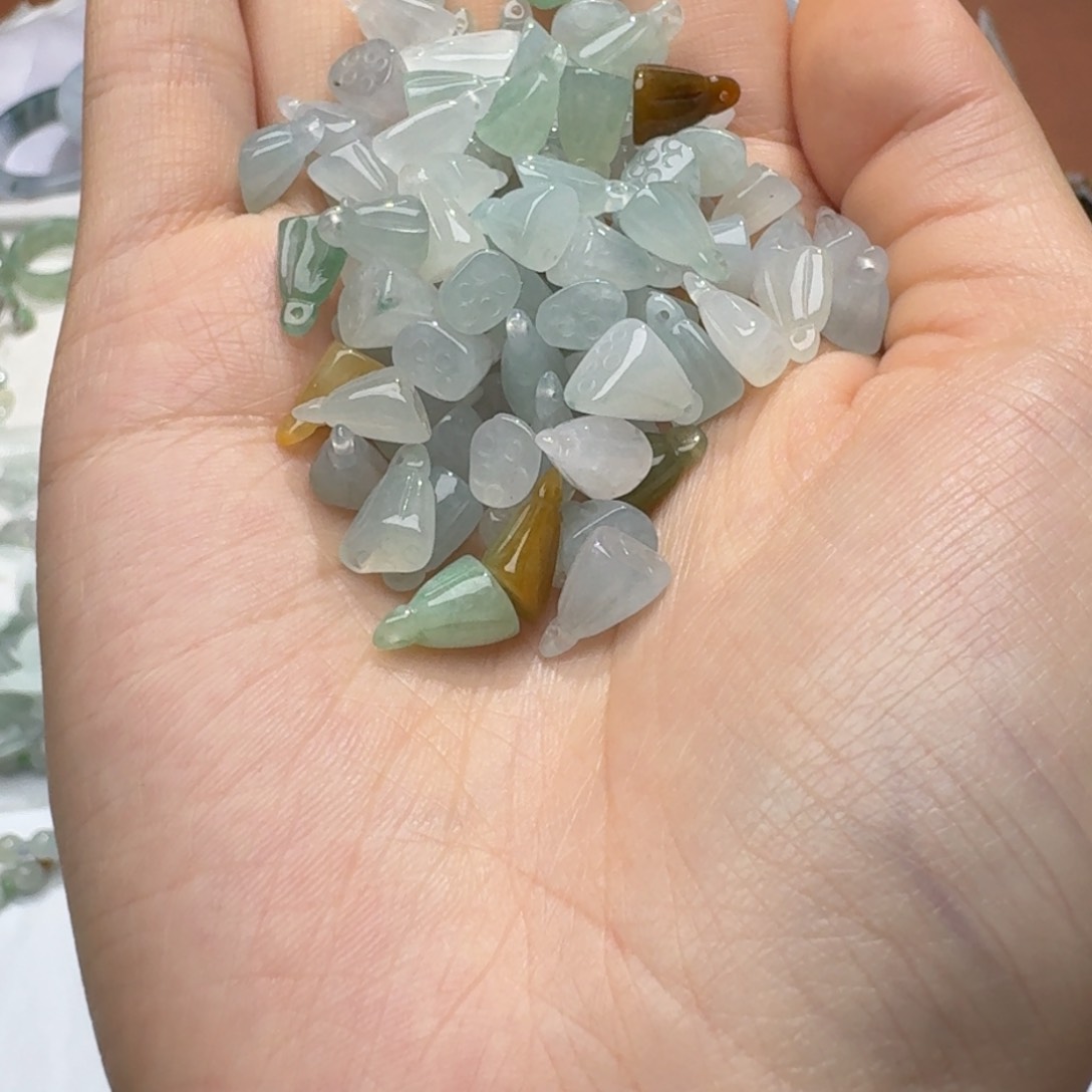 未镶嵌挂件翡翠福利1个，不包邮，拍邮费发货