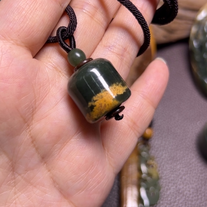 岫岩河磨玉（透闪石质玉）未镶嵌颈饰
