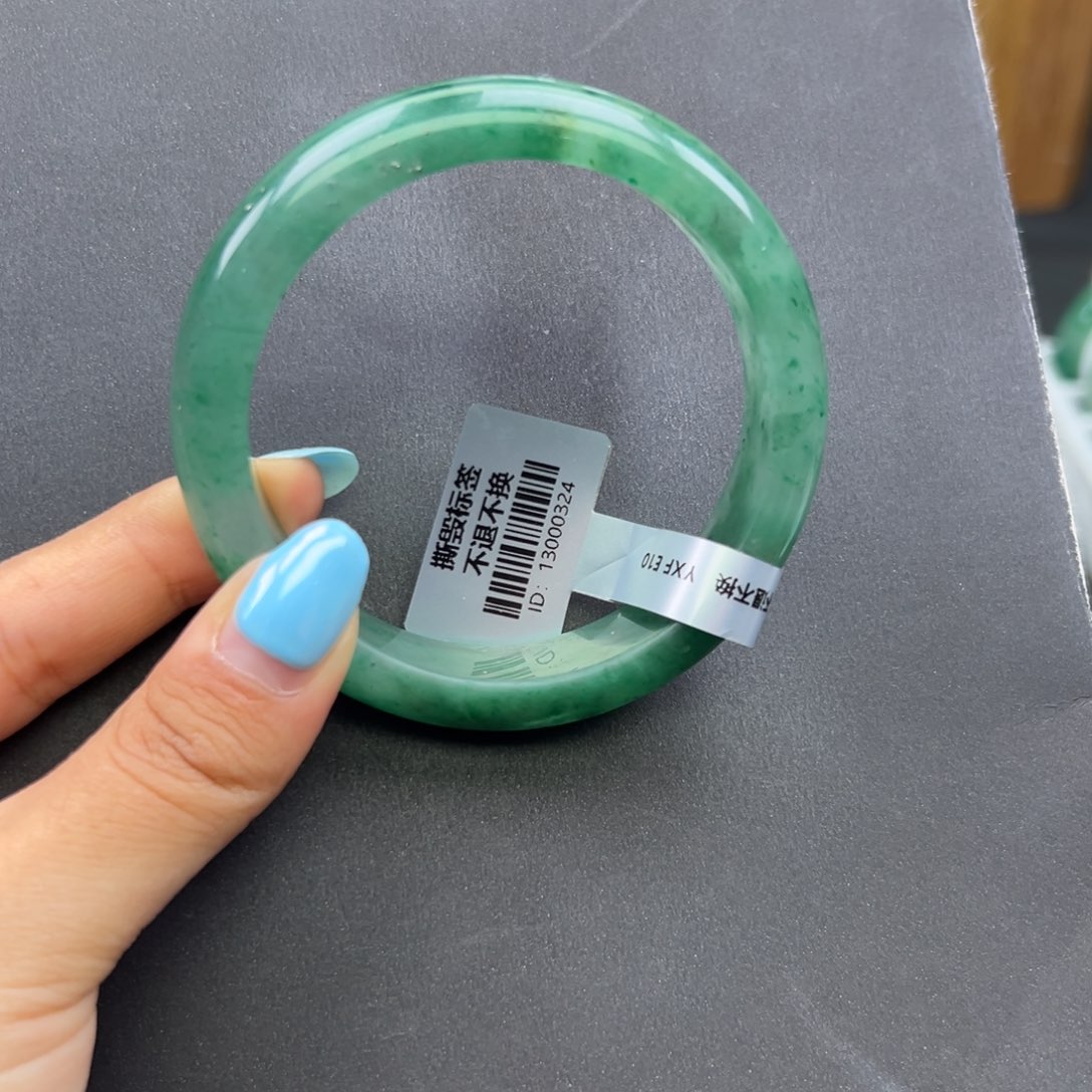 石英质玉未镶嵌手镯+周周59.5