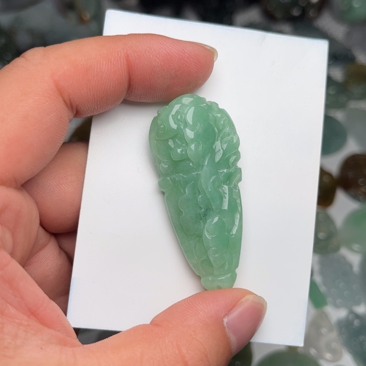 翡翠未镶嵌颈饰白菜百財