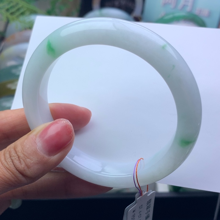 翡翠手镯未镶嵌天然翡翠手镯