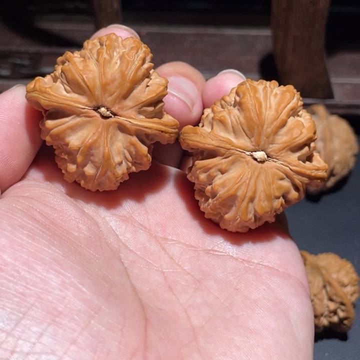 串****吊坠文玩核桃39三角白