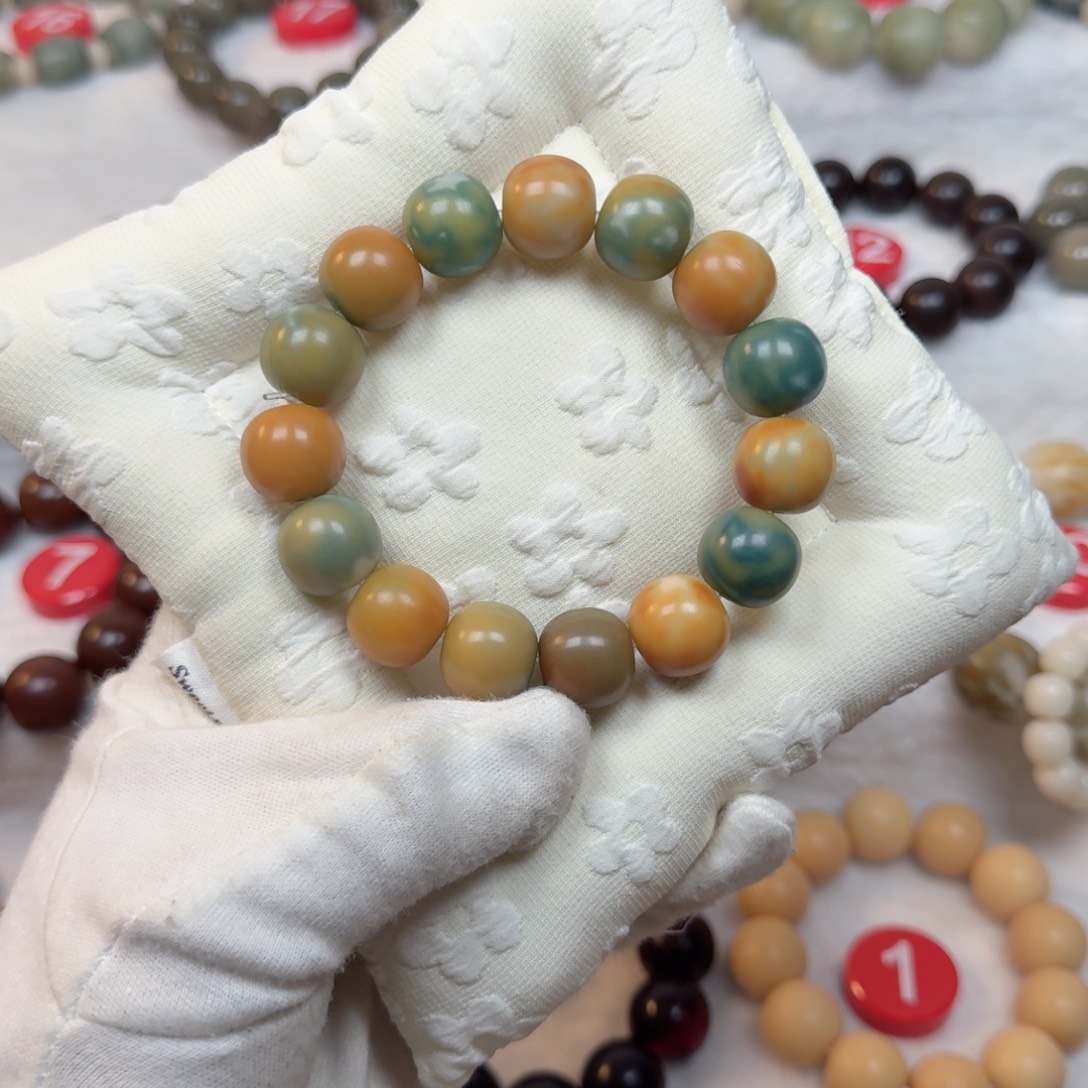 白玉菩提吊坠卡16手工干磨山水苹果园