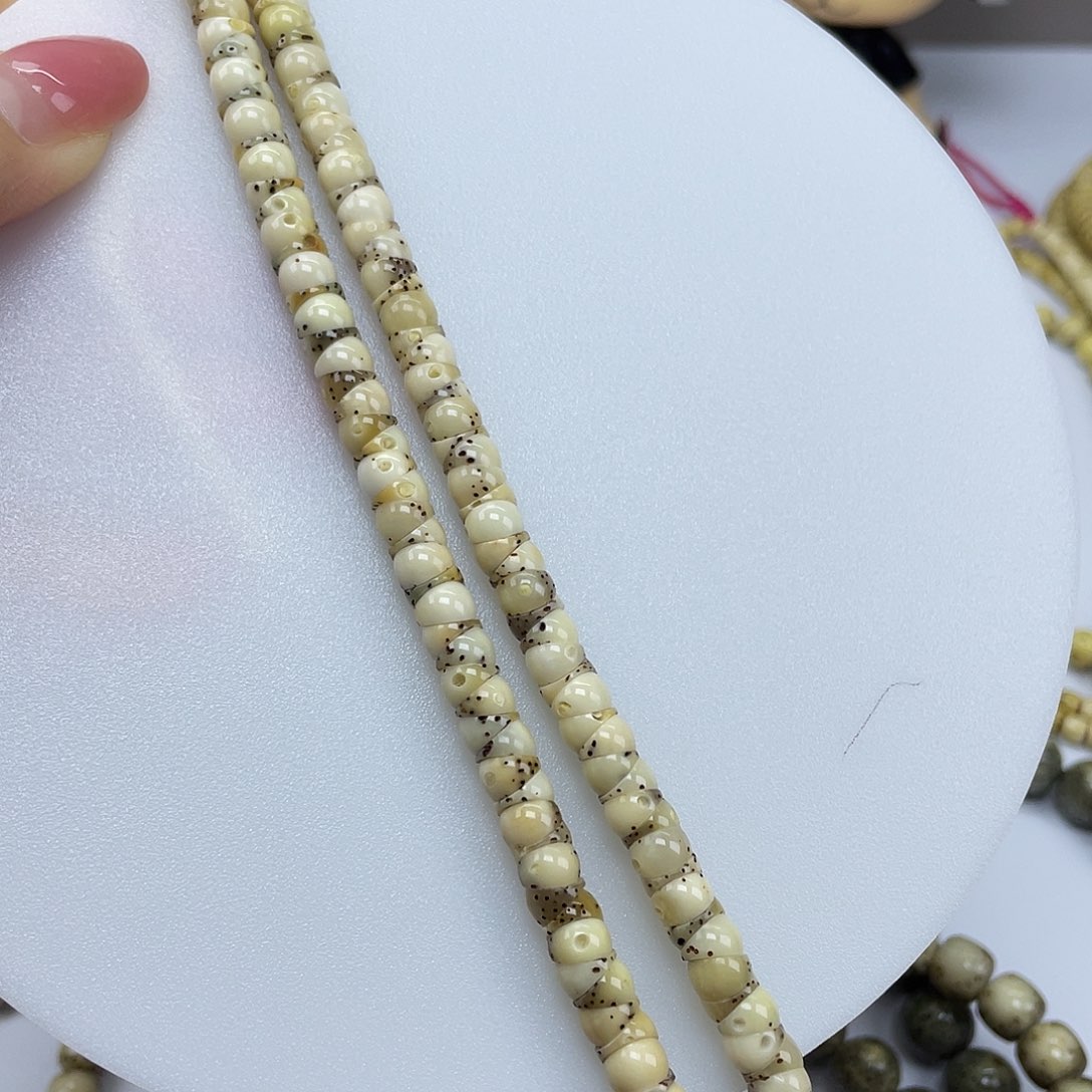 星月菩提吊坠玉化大肠