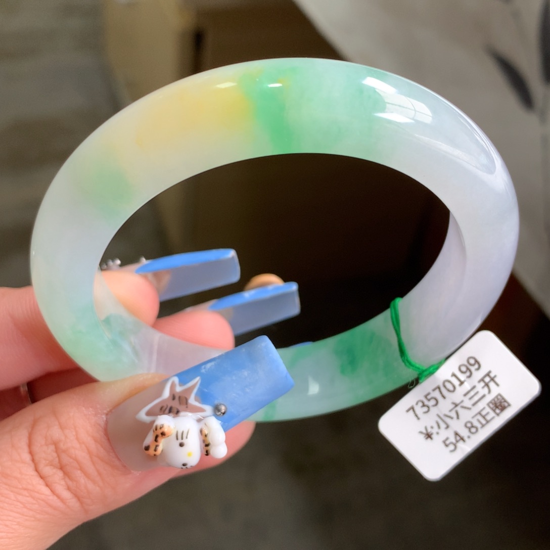 翡翠手镯未镶嵌糯冰三彩飘花手镯（小六三开现询）