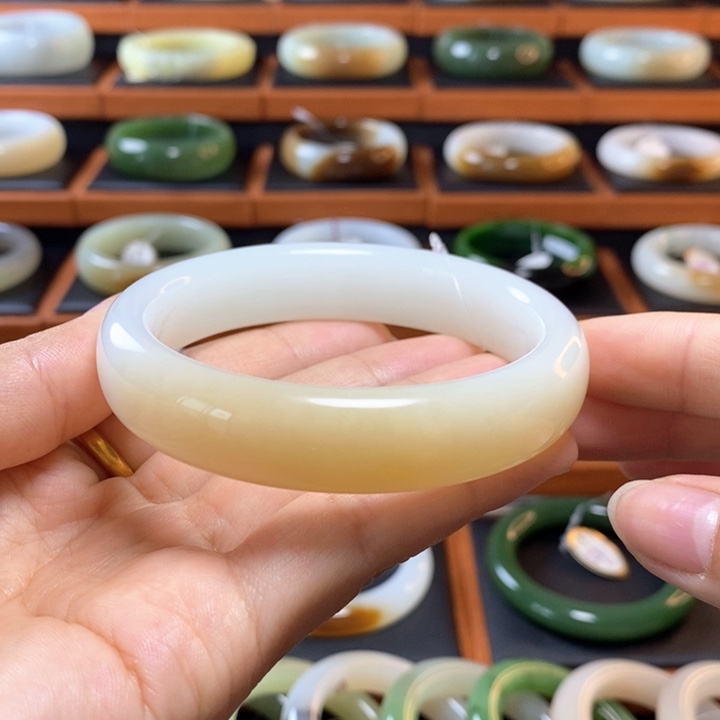 和田玉（糖玉）手镯未镶嵌60-61
